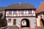 Main: Torhaus in Bürgstadt am Main - Foto: Stefan Frerichs / RheinWanderer.de