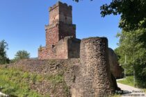 Main: Südostseite der Freudenburg bei Freudenberg - Foto: Stefan Frerichs / RheinWanderer.de