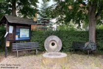 Sächsische Schweiz: Platz am Mühlstein in Mühlsdorf - Foto: Stefan Frerichs / RheinWanderer.de