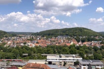 Main: Blick auf Kreuzwertheim - Foto: Stefan Frerichs / RheinWanderer.de